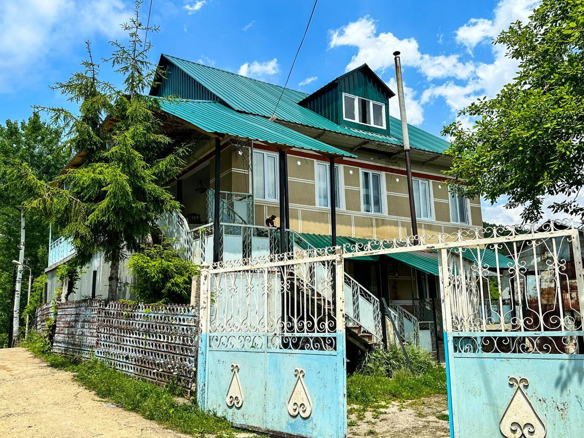 Armazi Hotel Khulo Buitenkant foto
